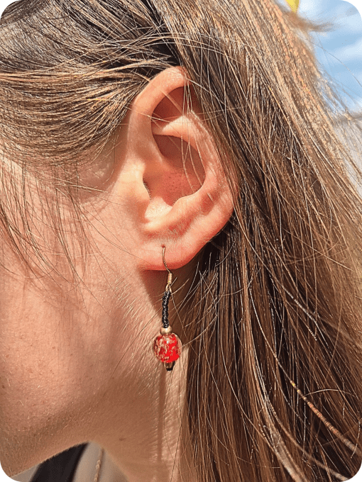 Lueur d'Essence – Boucles d'oreilles en micro-macramé et perle de Murano