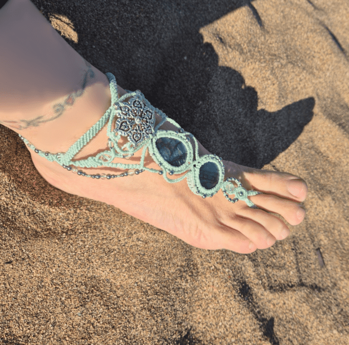 Bijou de Pied "Enero" en Micro-Macramé – Élégance Bohème et Raffinement Naturel